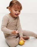 One-piece u/føtter i merinoull til baby Beigemelert