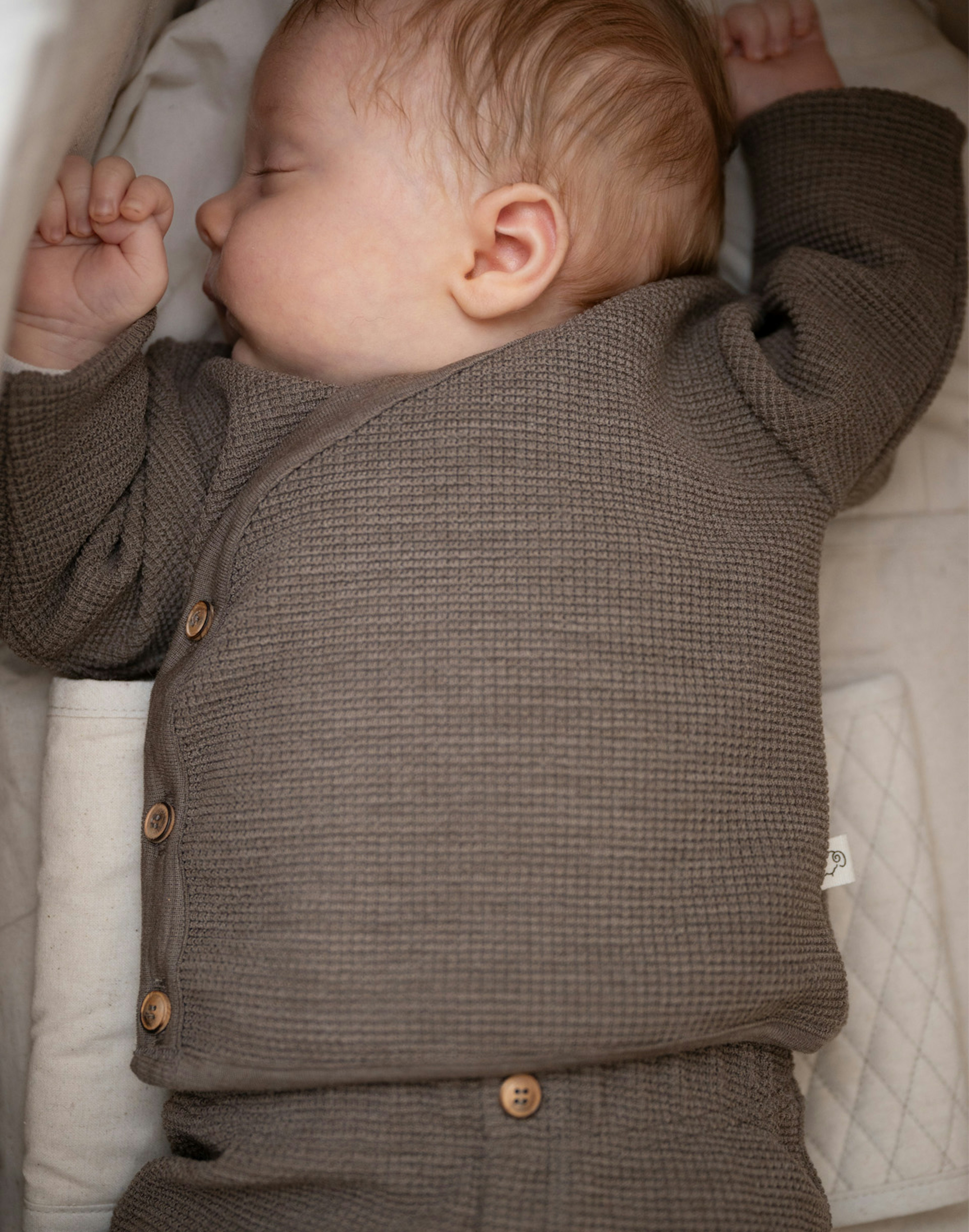 Baby-Wickelstrickjacke aus Merinowolle mit Waffelmuster - €46.99
