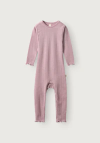 One-piece med hullmønster i merinoull/silke til baby