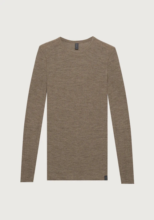 Long sleeve top with high O-neck