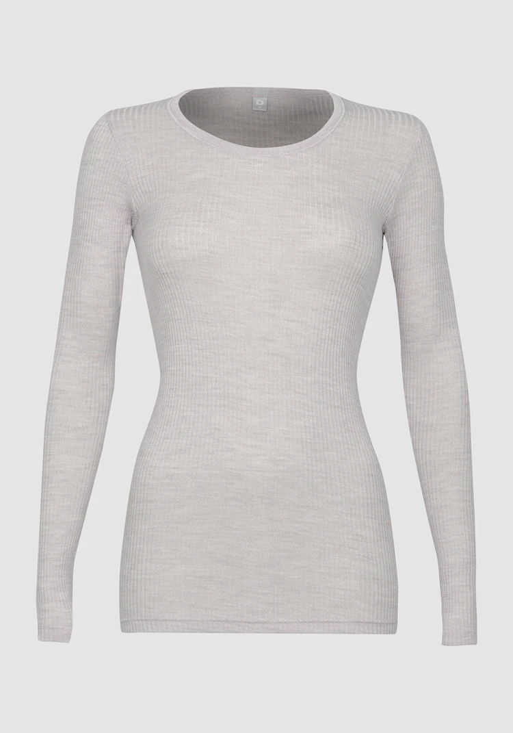 Long sleeve top with high O-neck