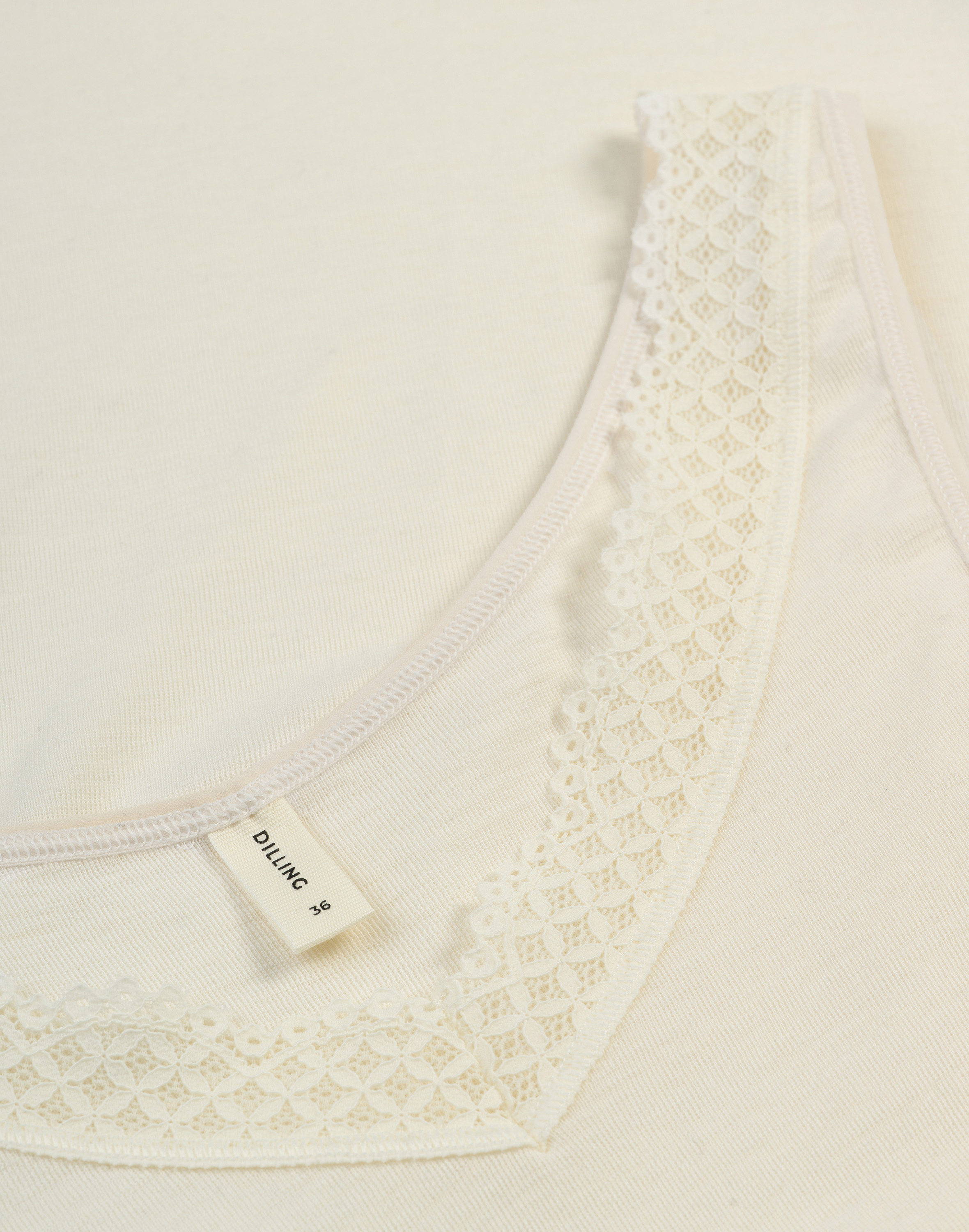 Tanktopp med V-hals og blonder 4