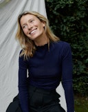 Høyhalset topp med hullmønster i merinoull/silke til dame Mørk marine