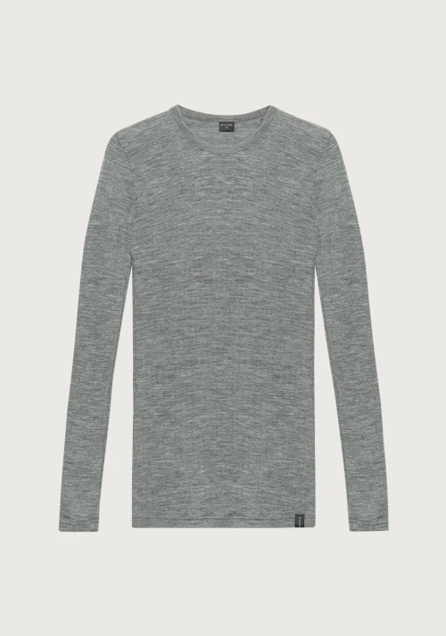 Long sleeve top with high O-neck