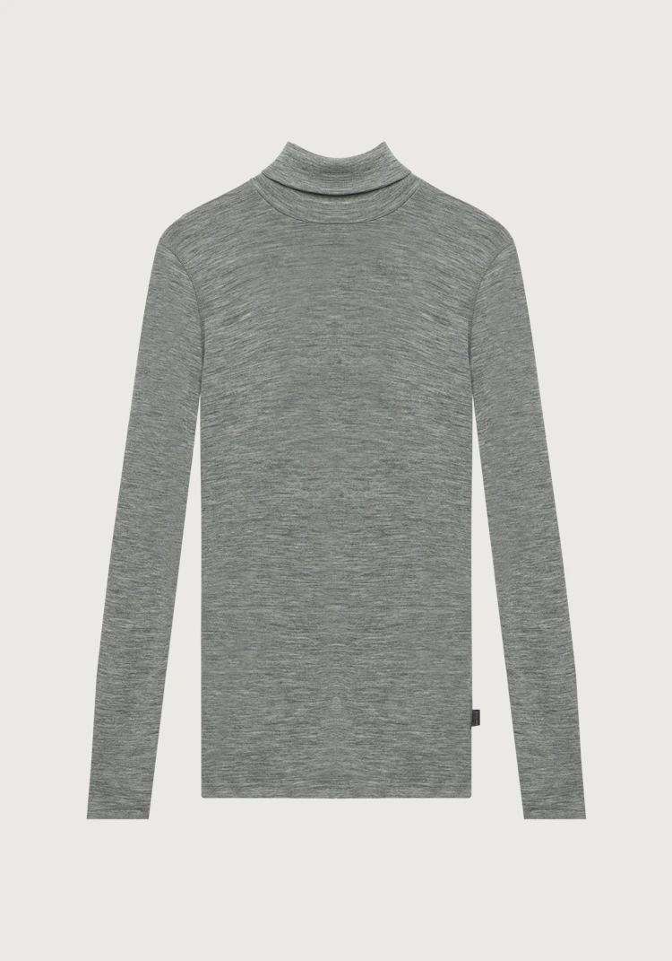 Topp med lange ermer og rullekrage