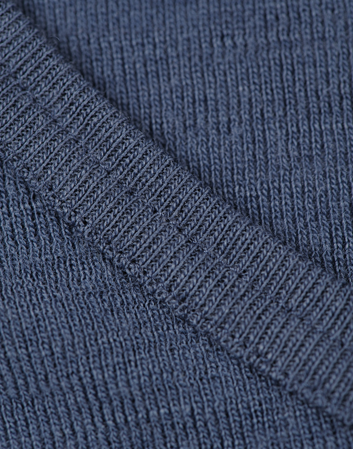 T-shirt with V-neck 3