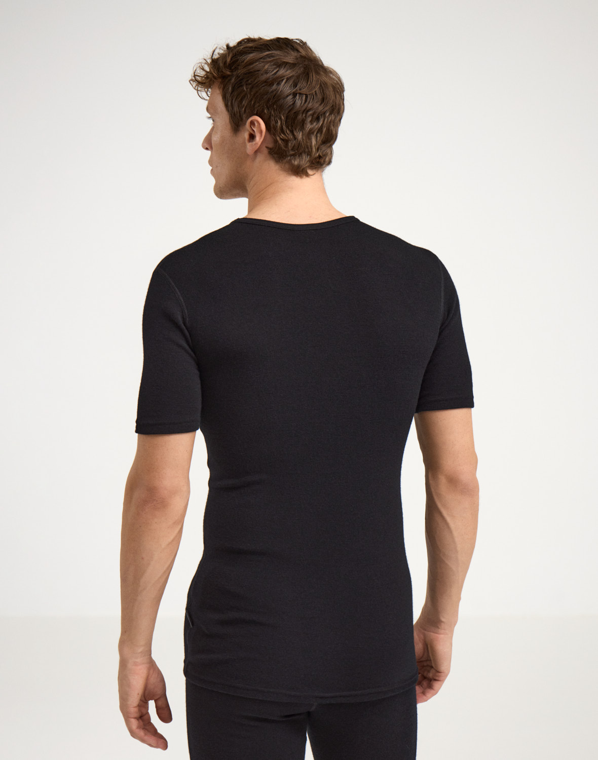T-shirt with V-neck 3