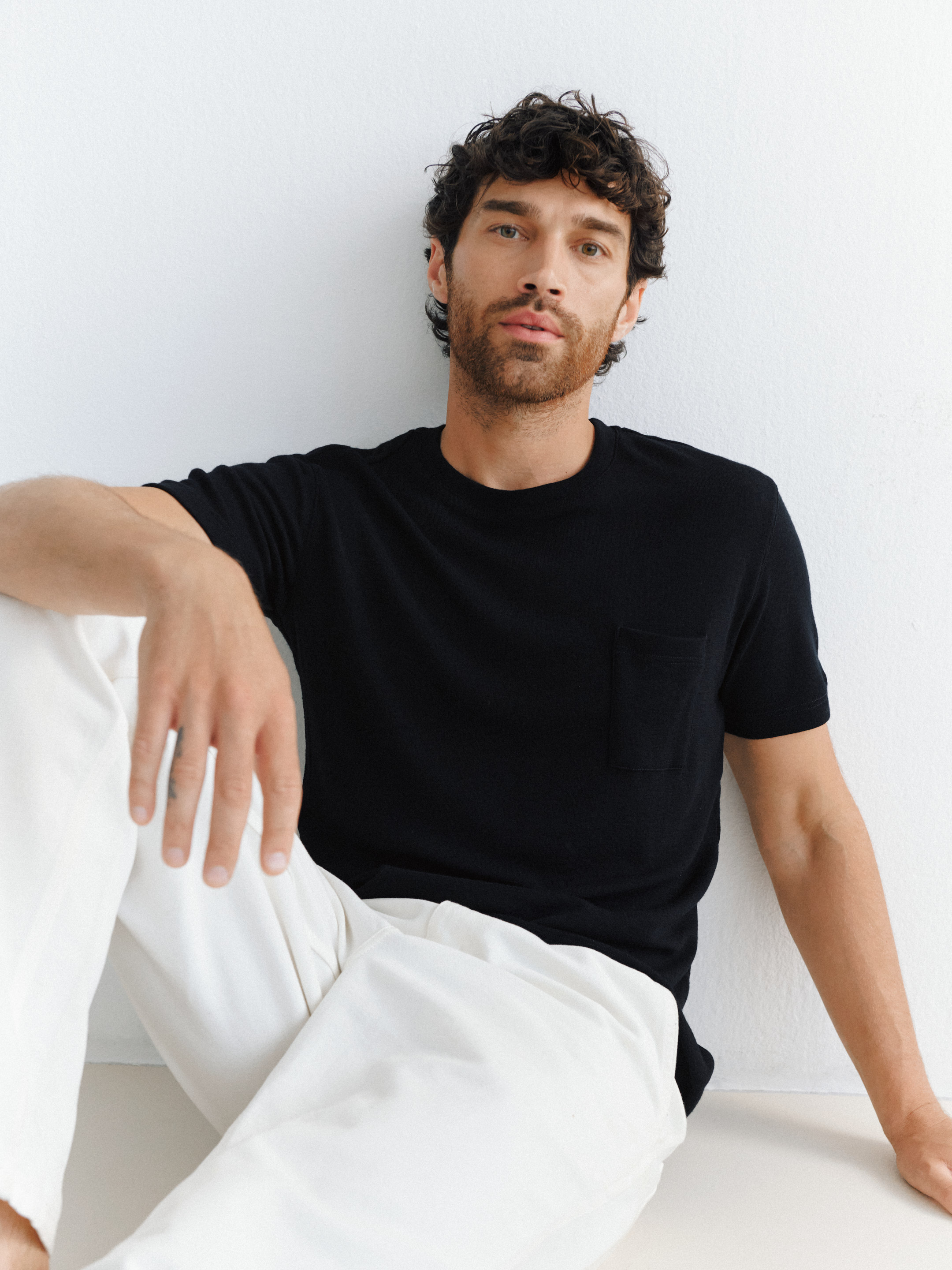 T-shirt with loose fit and chestpocket 3