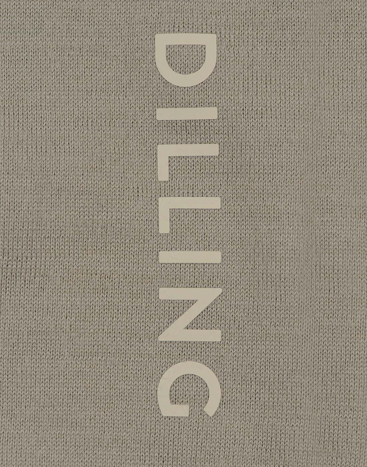 Genser med halvlang glidelås og hette 4