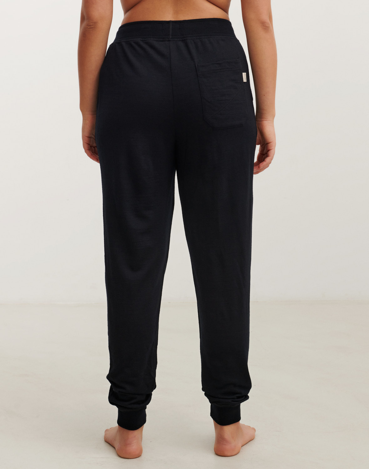 Women's merino wool joggers with pockets in Black - Free